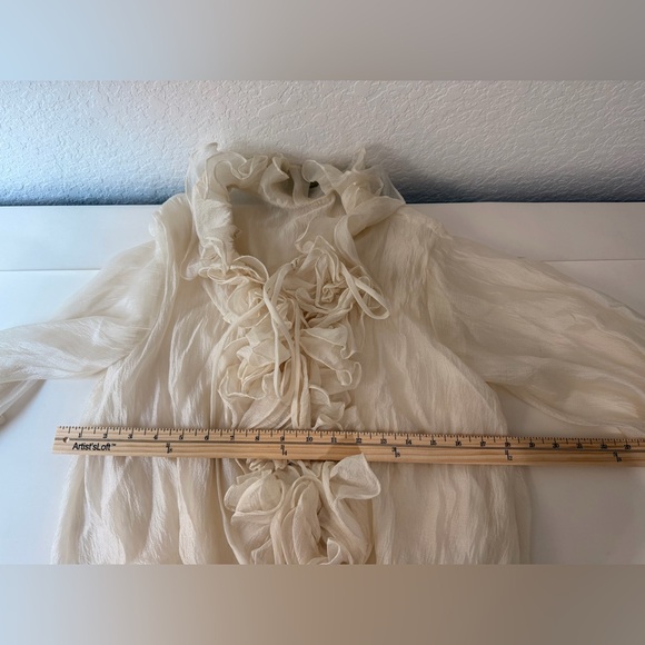 Romantic Cream Ruffled Blouse Floral Neckline Cuffs Mini Shorts Women’s Set - Picture 12 of 12